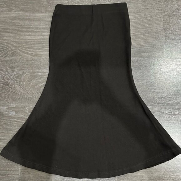 Elegant Black Women's Skirt - Picture 1 of 3
